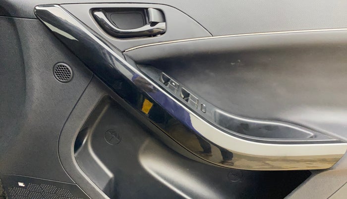 2024 Tata NEXON Fearless Plus S 1.2 Revotron 7DCA Dark Edition, Petrol, Automatic, 37,551 km, Driver Side Door Panels Control