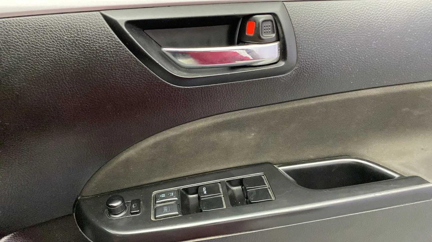 2015 Maruti Swift VXI, Petrol, Manual, 94,402 km, Driver Side Door Panels Control