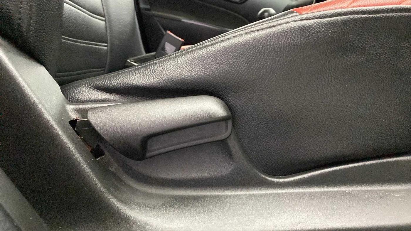 2015 Maruti Swift VXI, Petrol, Manual, 94,402 km, Driver Side Adjustment Panel
