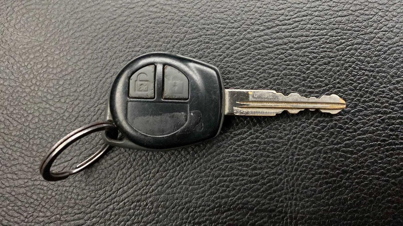 2015 Maruti Swift VXI, Petrol, Manual, 94,402 km, Key Close Up