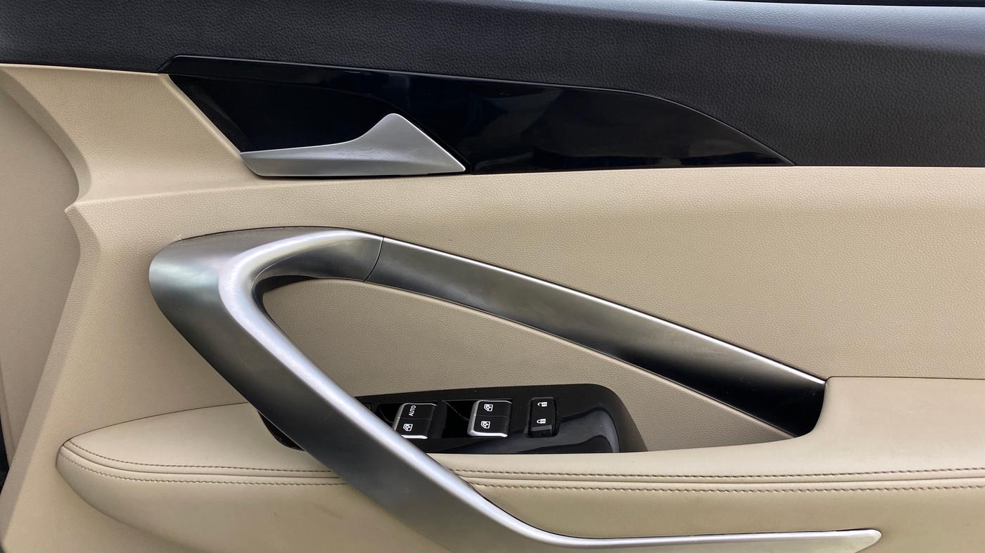 2022 MG HECTOR SHARP 1.5 PETROL CVT, Petrol, Automatic, 34,839 km, Driver Side Door Panels Control
