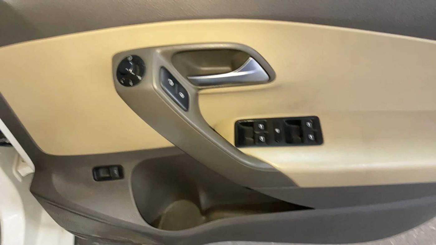 2018 Volkswagen Vento HIGHLINE 1.5 AT, Diesel, Automatic, 80,274 km, Driver Side Door Panels Control