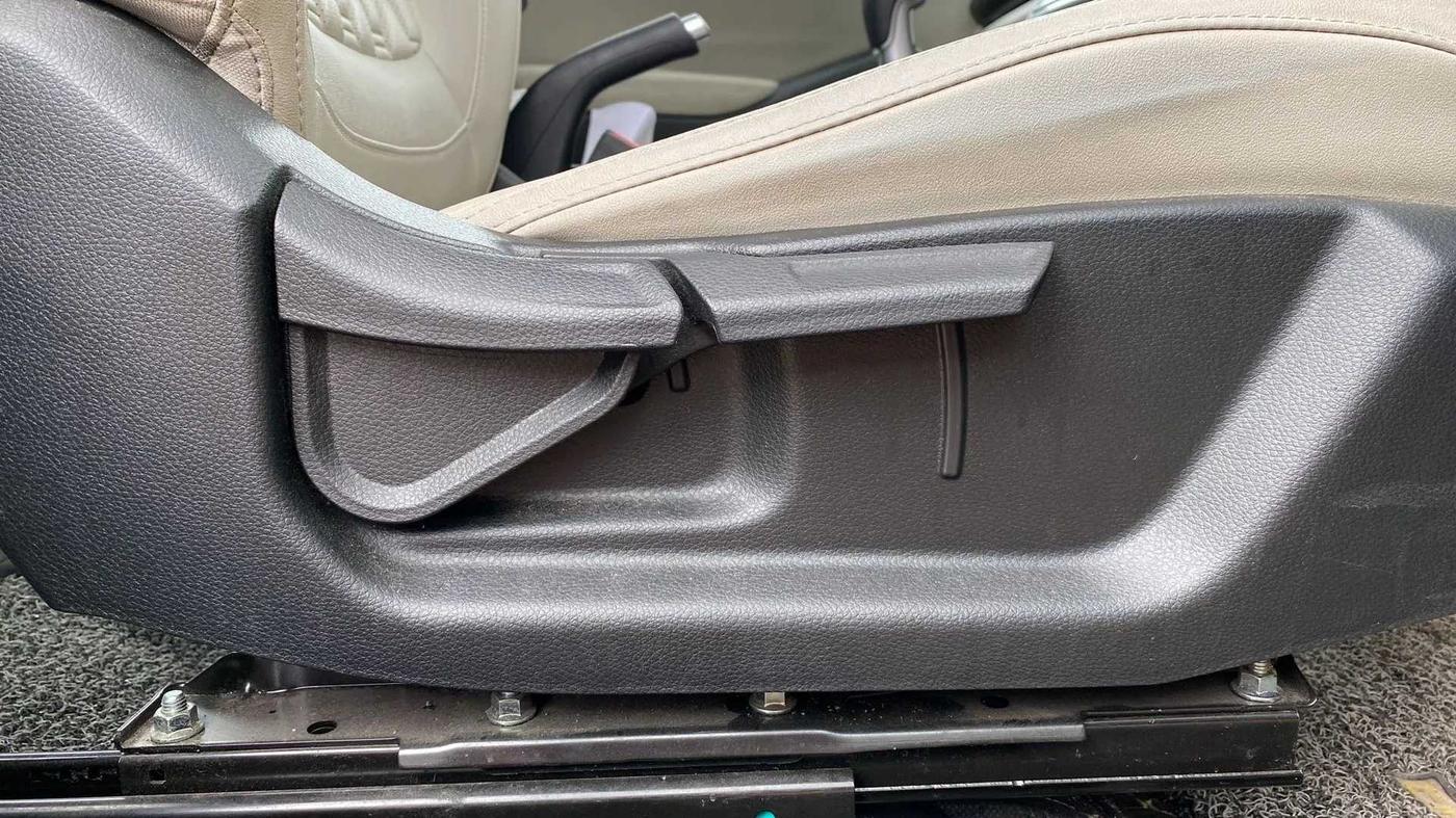 2020 KIA SELTOS HTX 1.5 PETROL, CNG, Manual, 40,530 km, Driver Side Adjustment Panel