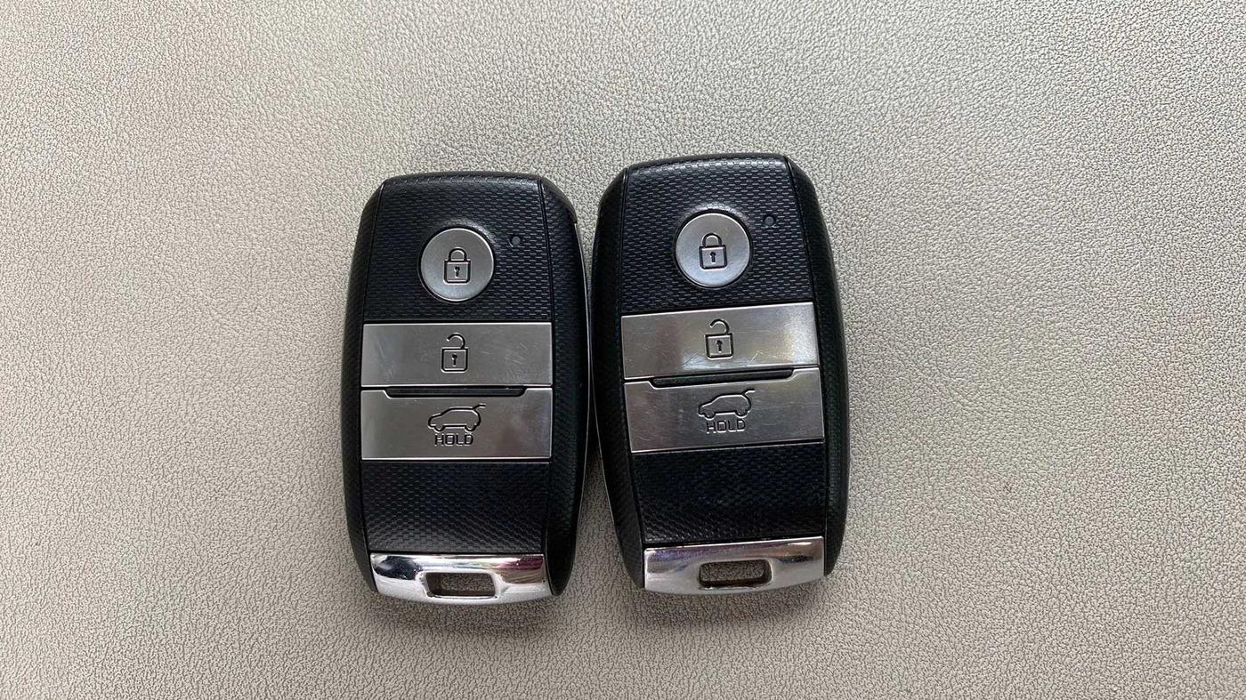 2020 KIA SELTOS HTX 1.5 PETROL, CNG, Manual, 40,530 km, Key Close Up