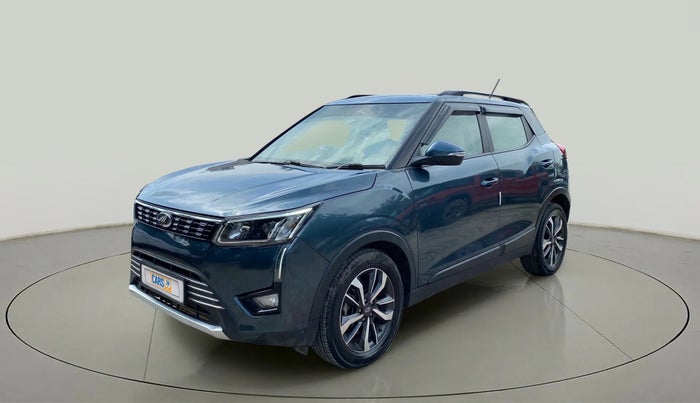 2022 Mahindra XUV300 W8 (O) 1.5 DIESEL, Diesel, Manual, 62,470 km, Left Front Diagonal