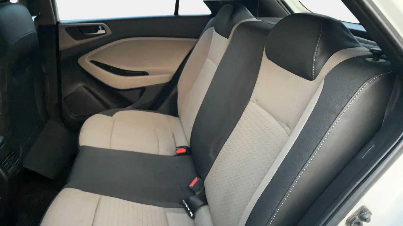 2016 Hyundai Elite i20 SPORTZ 1.2, Petrol, Manual, 38,632 km, Right Side Rear Door Cabin
