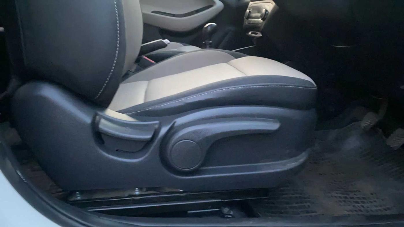 2016 Hyundai Elite i20 SPORTZ 1.2, Petrol, Manual, 38,632 km, Driver Side Adjustment Panel
