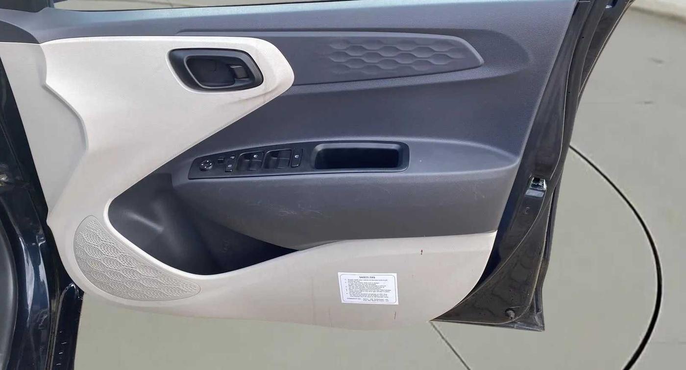 2023 Hyundai AURA S 1.2 CNG, CNG, Manual, 18,248 km, Driver Side Door Panels Control