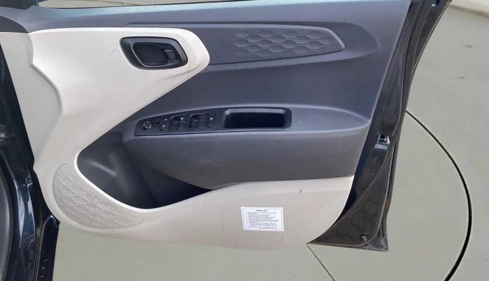 2023 Hyundai AURA S 1.2 CNG, CNG, Manual, 18,248 km, Driver Side Door Panels Control