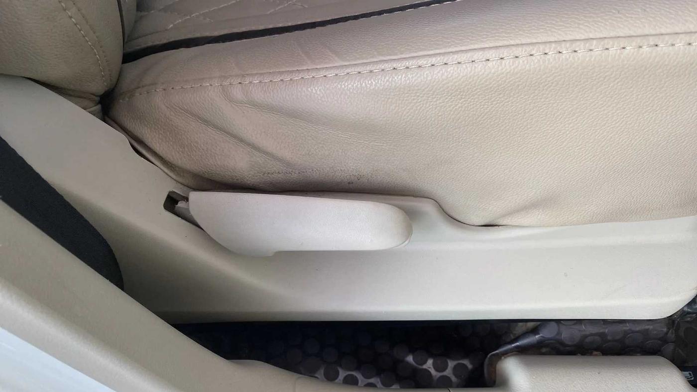2017 Maruti Celerio VXI CNG, CNG, Manual, 61,315 km, Driver Side Adjustment Panel