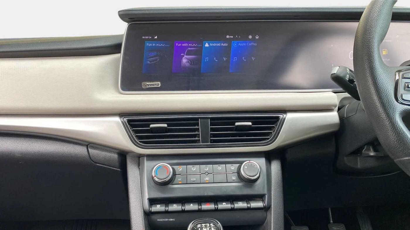 2022 Mahindra XUV700 AX 5 P MT 5 STR, Petrol, Manual, 26,876 km, Air Conditioner