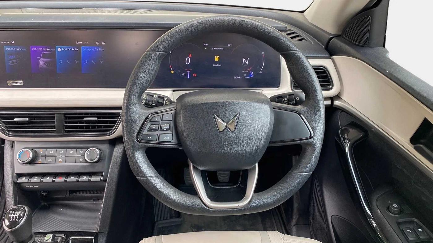 2022 Mahindra XUV700 AX 5 P MT 5 STR, Petrol, Manual, 26,876 km, Steering Wheel Close Up