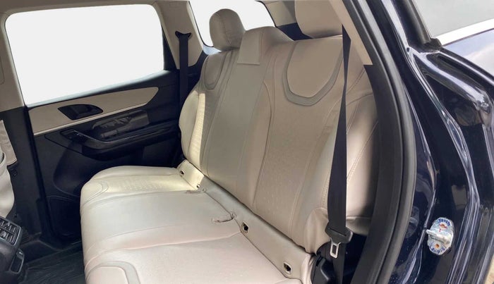 2022 Mahindra XUV700 AX 5 P MT 5 STR, Petrol, Manual, 26,876 km, Right Side Rear Door Cabin