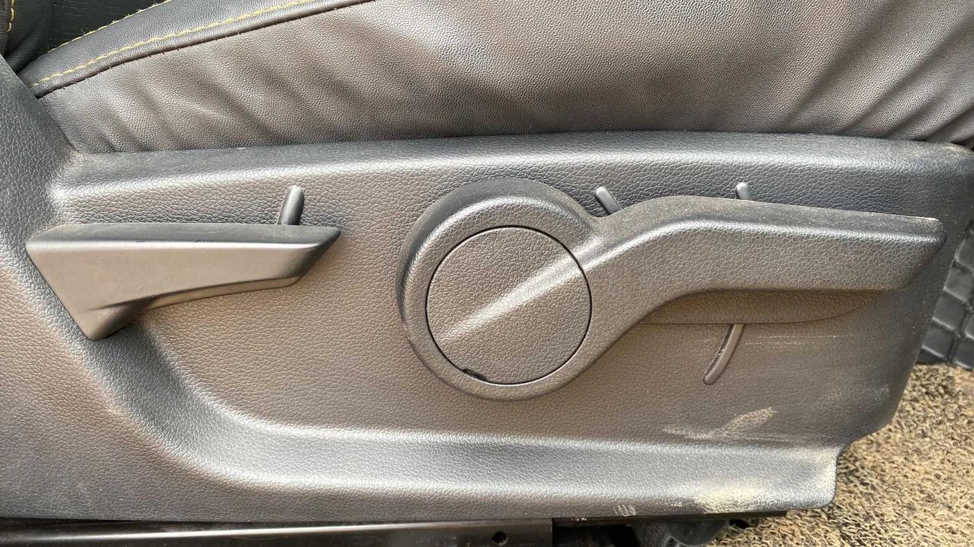 2021 Mahindra Thar LX  P 4WD AT CONVERTIBLE, Petrol, Automatic, 36,469 km, Driver Side Adjustment Panel