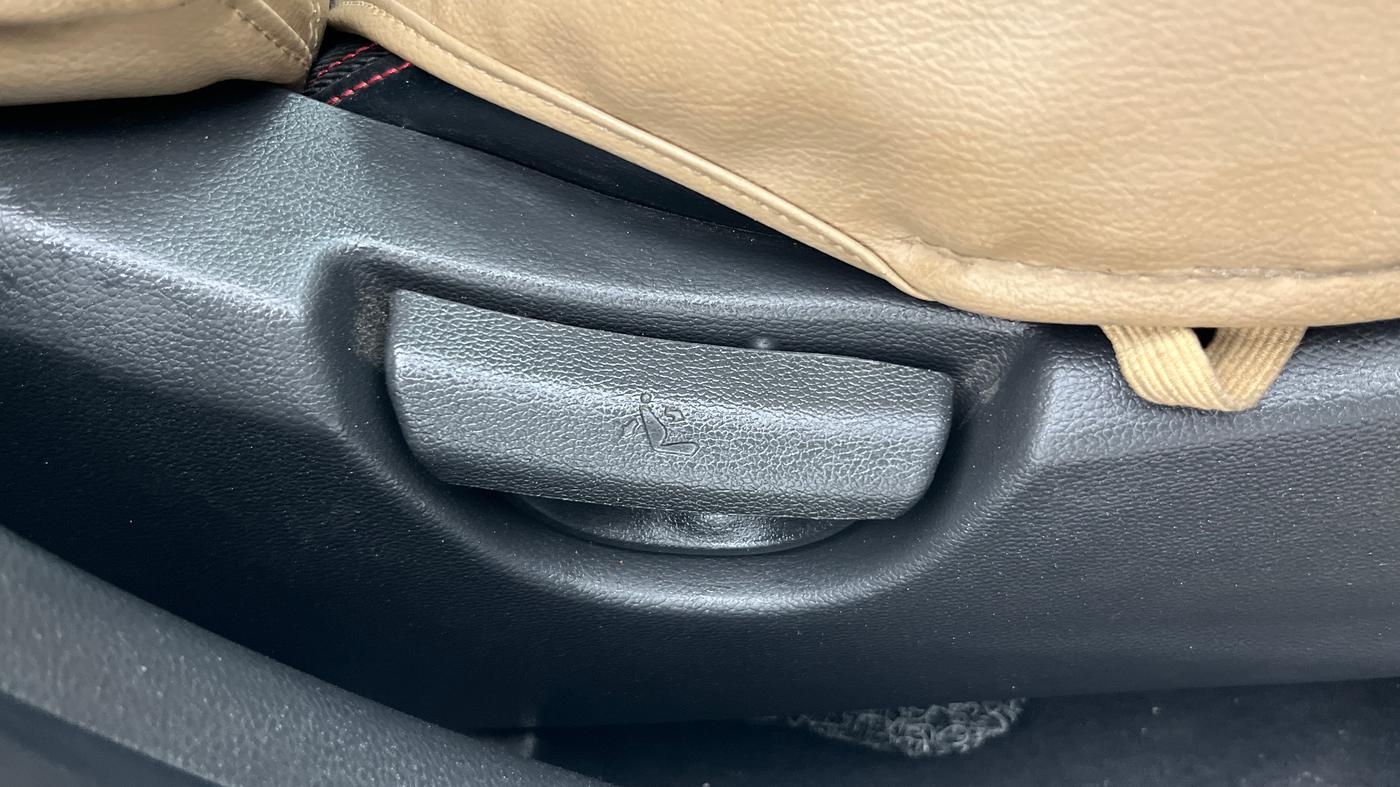 2019 Hyundai Grand i10 SPORTZ 1.2 KAPPA VTVT DUAL TONE, Petrol, Manual, 60,905 km, Driver Side Adjustment Panel