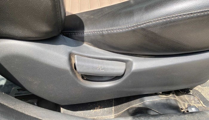 2018 Hyundai Grand i10 SPORTZ 1.2 KAPPA VTVT, CNG, Manual, 81,243 km, Driver Side Adjustment Panel