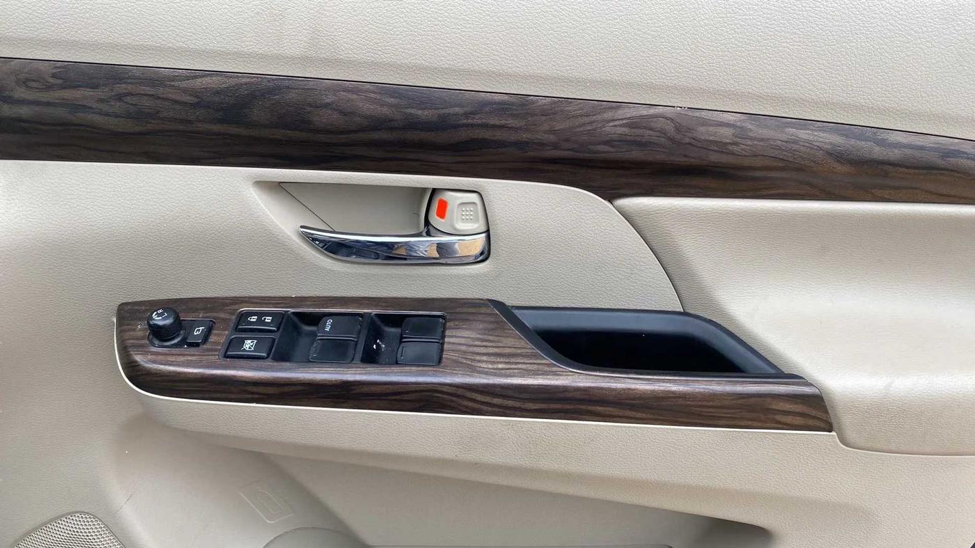 2019 Maruti Ertiga ZXI+ SHVS, Petrol, Manual, 31,193 km, Driver Side Door Panels Control