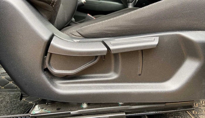 2021 Hyundai VENUE SX PLUS 1.0 TURBO DCT, Petrol, Automatic, 32,513 km, Driver Side Adjustment Panel