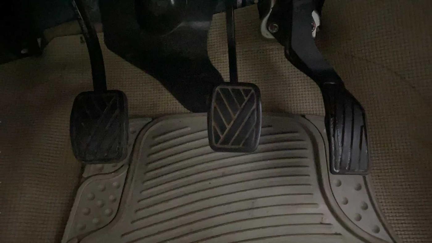 2015 Maruti Ertiga VXI, Petrol, Manual, 65,478 km, Pedals
