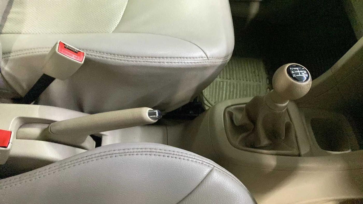 2015 Maruti Ertiga VXI, Petrol, Manual, 65,478 km, Gear Lever