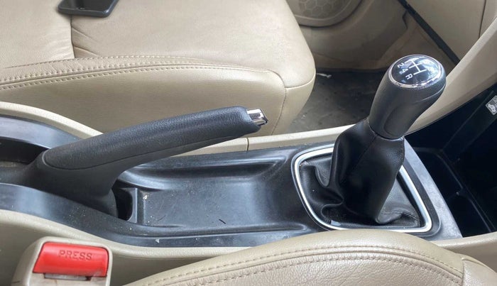 2016 Maruti Ciaz ZXI+, Petrol, Manual, 52,171 km, Gear Lever