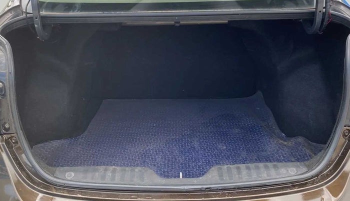 2016 Maruti Ciaz ZXI+, Petrol, Manual, 52,171 km, Boot Inside
