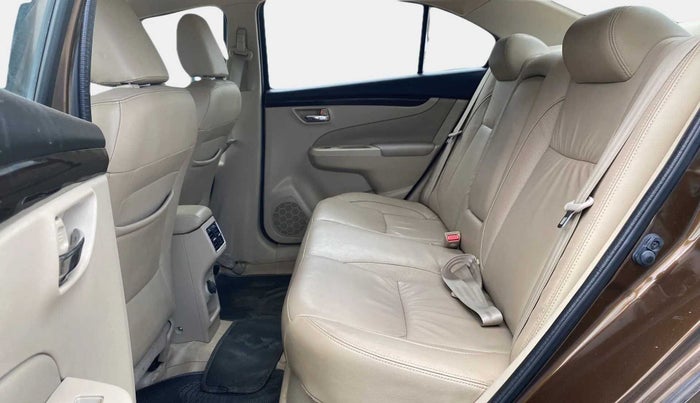 2016 Maruti Ciaz ZXI+, Petrol, Manual, 52,171 km, Right Side Rear Door Cabin