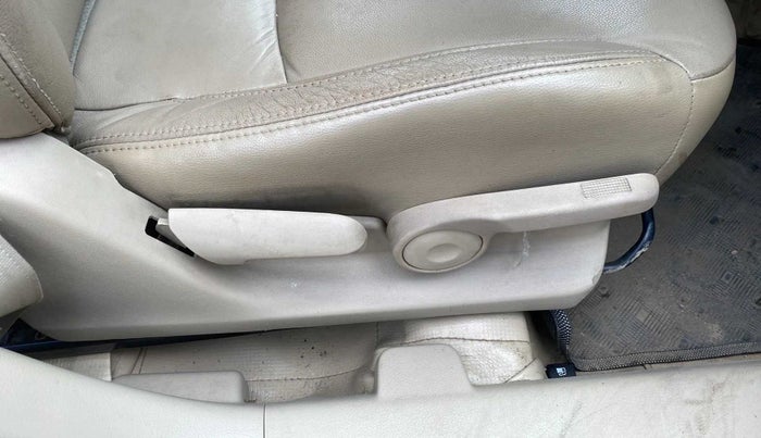 2016 Maruti Ciaz ZXI+, Petrol, Manual, 52,171 km, Driver Side Adjustment Panel