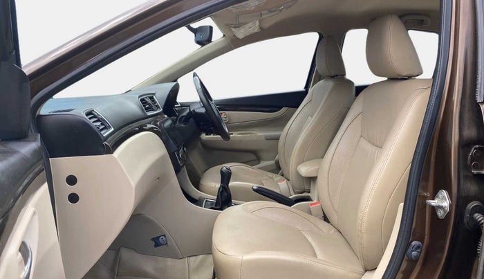 2016 Maruti Ciaz ZXI+, Petrol, Manual, 52,171 km, Right Side Front Door Cabin