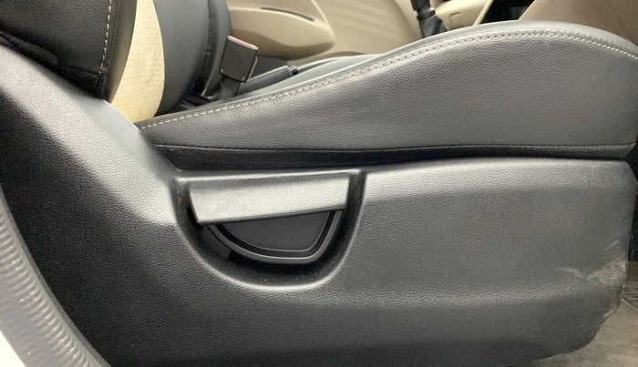 2019 Hyundai NEW SANTRO ERA EXECUTIVE, Petrol, Manual, 30,305 km, Driver Side Adjustment Panel