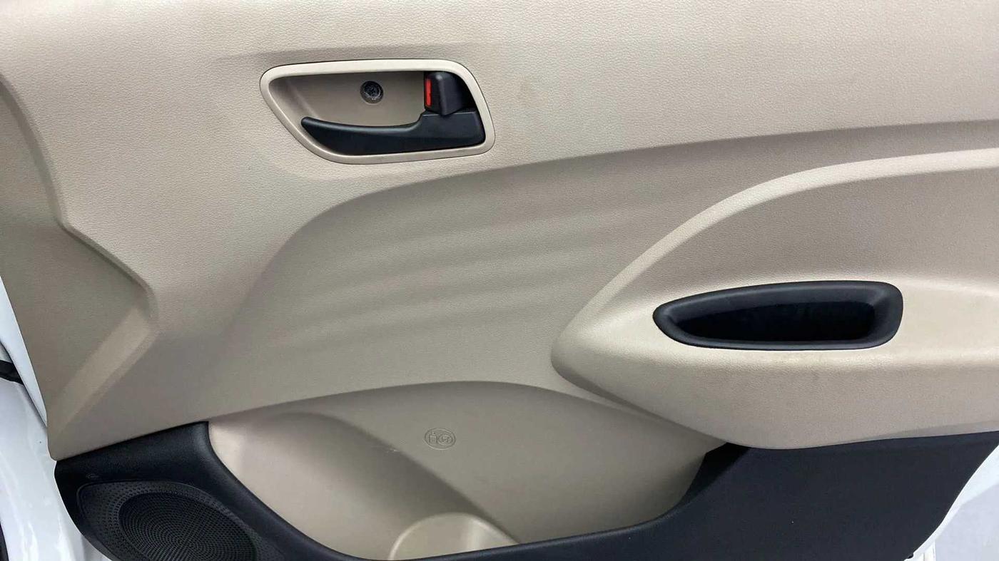 2019 Hyundai NEW SANTRO ERA EXECUTIVE, Petrol, Manual, 30,305 km, Driver Side Door Panels Control