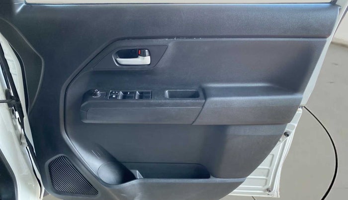 2021 Maruti New Wagon-R VXI 1.2, Petrol, Manual, 8,938 km, Driver Side Door Panels Control