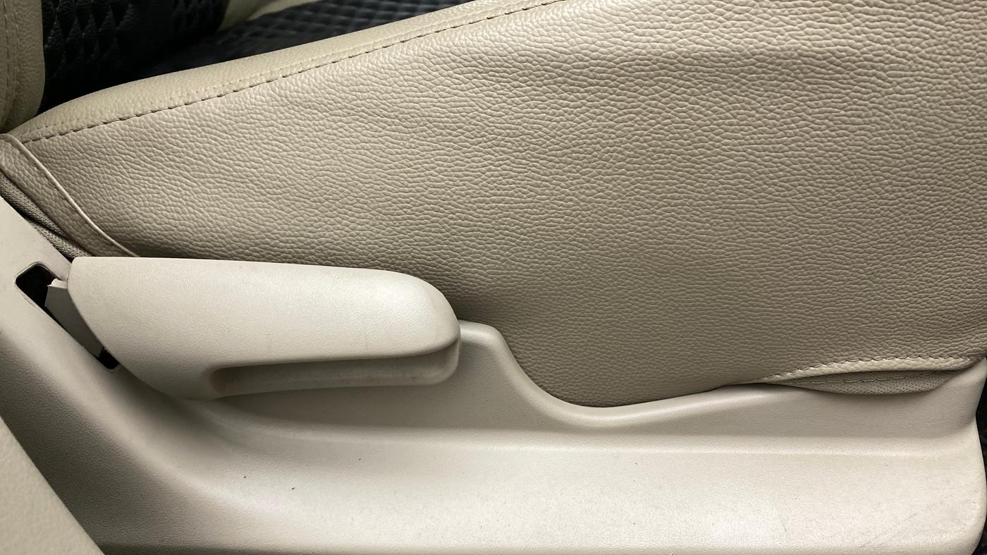 2018 Maruti Celerio VXI, Petrol, Manual, 16,837 km, Driver Side Adjustment Panel
