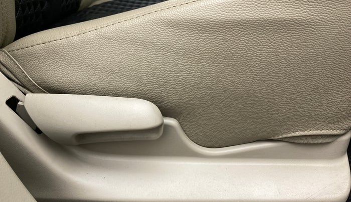 2018 Maruti Celerio VXI, Petrol, Manual, 16,837 km, Driver Side Adjustment Panel