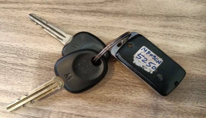 2022 Tata Tiago XT (O) PETROL, Petrol, Manual, 6,990 km, Key Close Up