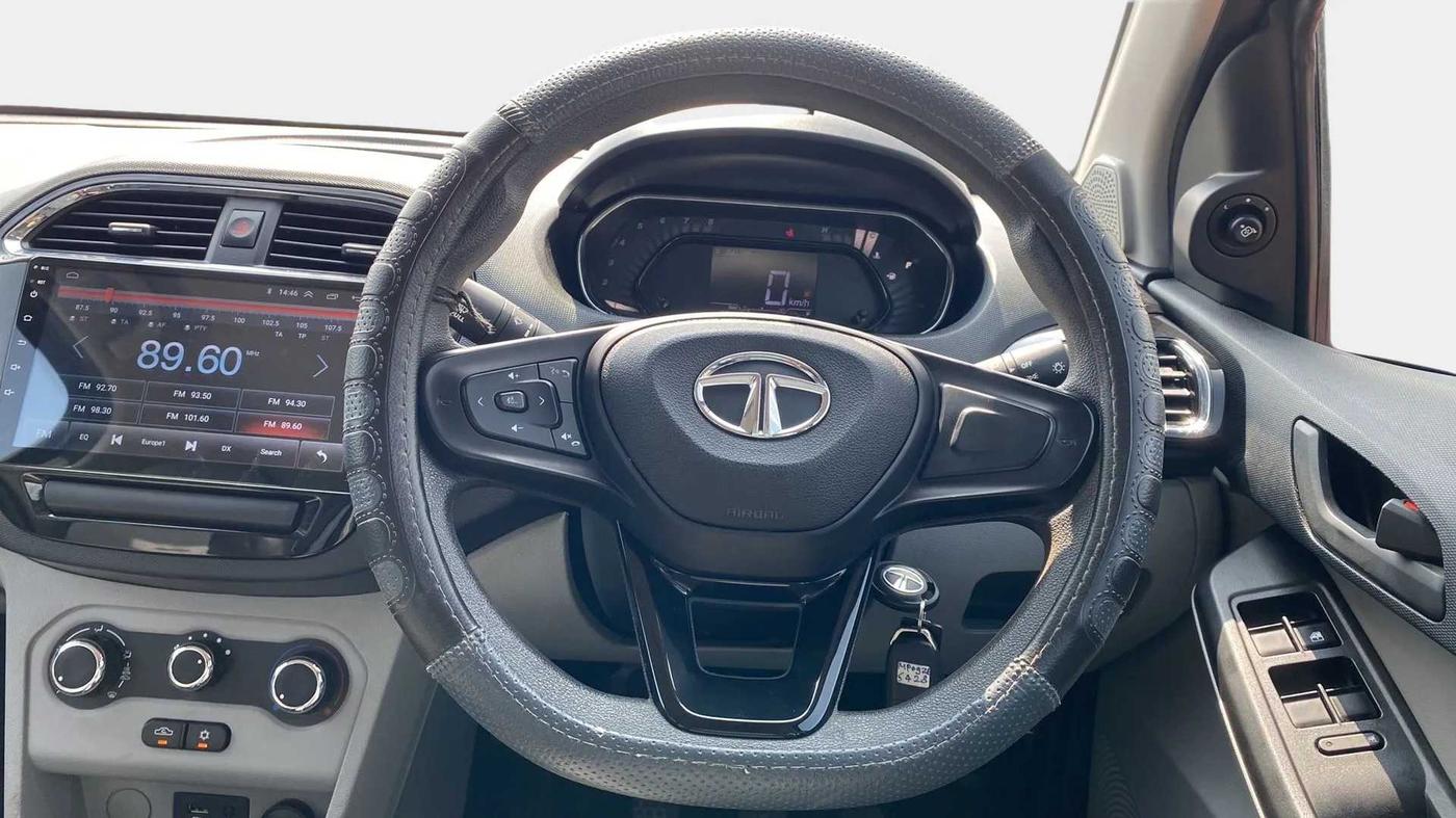 2022 Tata Tiago XT (O) PETROL, Petrol, Manual, 6,990 km, Steering Wheel Close Up