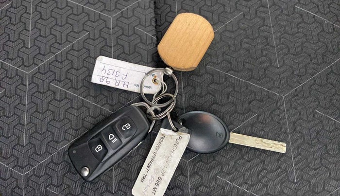 2022 Tata PUNCH ADVENTURE MT, Petrol, Manual, 15,901 km, Key Close Up