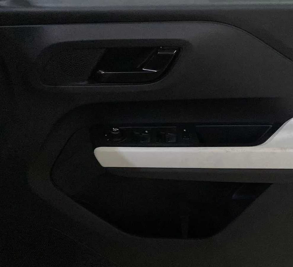 2023 Tata PUNCH ACCOMPLISHED AMT, Petrol, Automatic, 26,212 km, Driver Side Door Panels Control