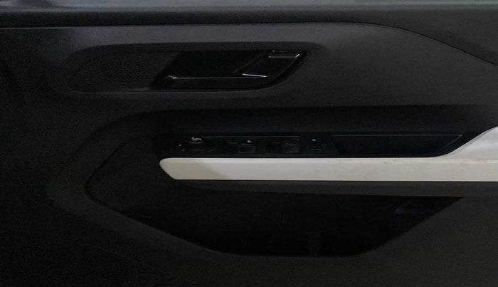 2023 Tata PUNCH ACCOMPLISHED AMT, Petrol, Automatic, 26,212 km, Driver Side Door Panels Control