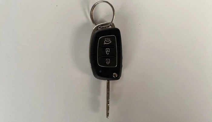 2016 Hyundai Xcent S 1.2, Petrol, Manual, 36,130 km, Key Close Up