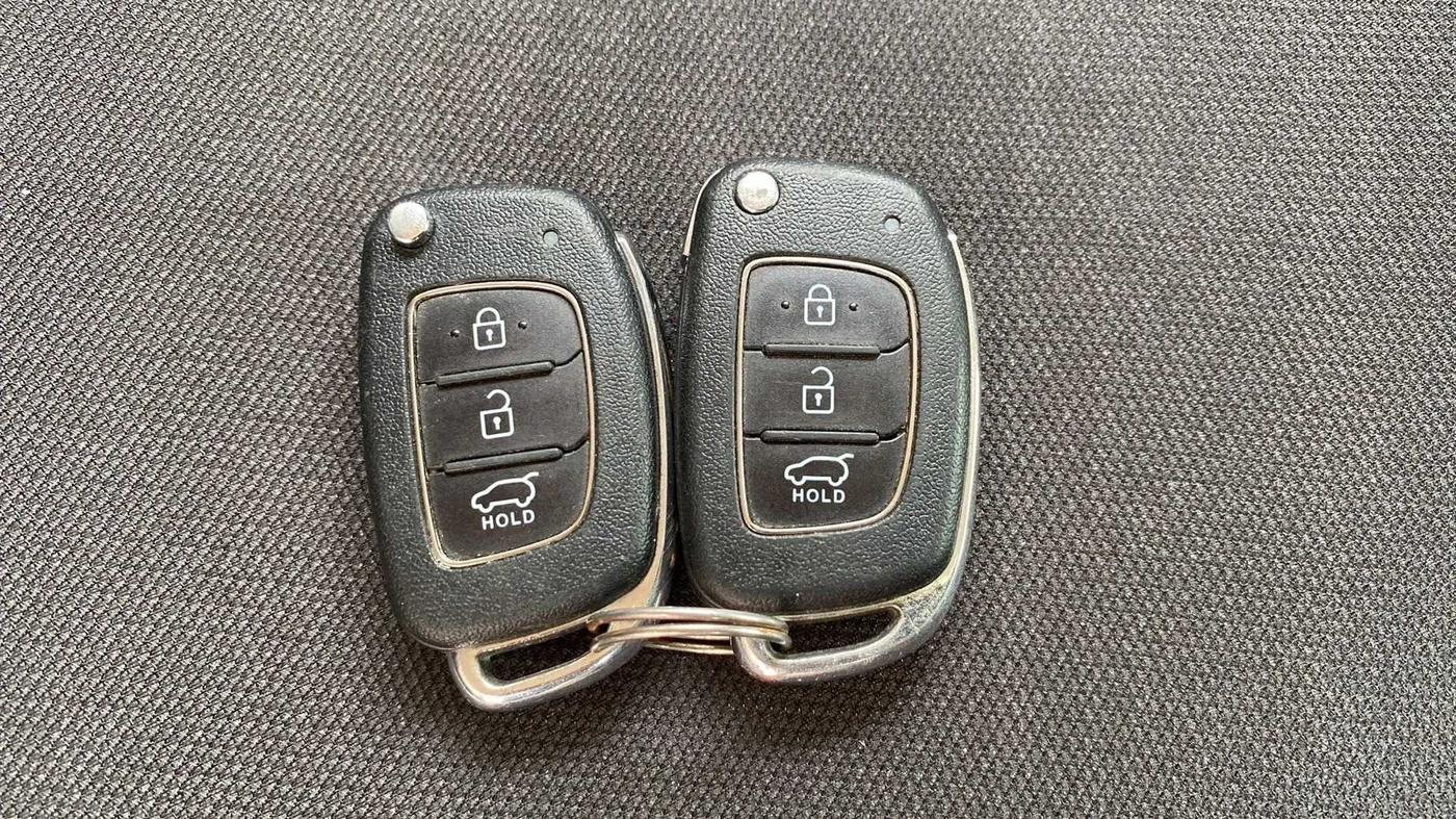 2020 Hyundai Creta E 1.5 PETROL, CNG, Manual, 44,001 km, Key Close Up