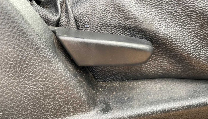 2017 Renault Duster RXS CVT, Petrol, Automatic, 27,930 km, Driver Side Adjustment Panel