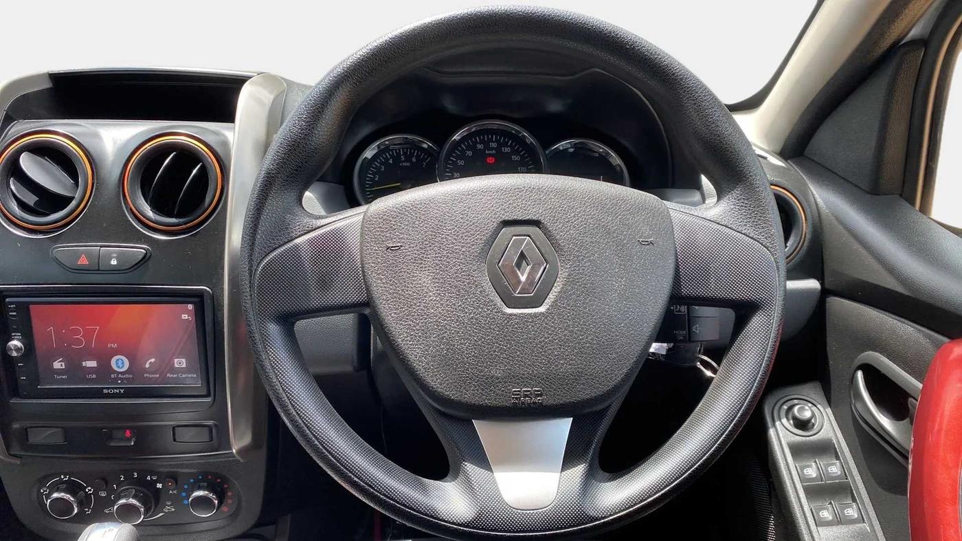 2017 Renault Duster RXS CVT, Petrol, Automatic, 27,930 km, Steering Wheel Close Up