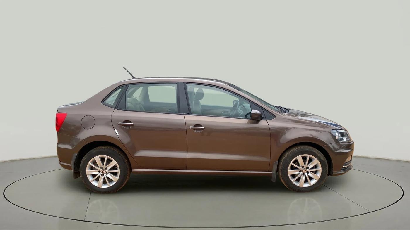 2016 Volkswagen Ameo HIGHLINE1.2L, Petrol, Manual, 68,602 km, Right Side View