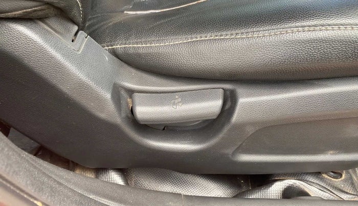 2017 Hyundai Elite i20 MAGNA EXECUTIVE 1.2, Petrol, Manual, 63,398 km, Driver Side Adjustment Panel