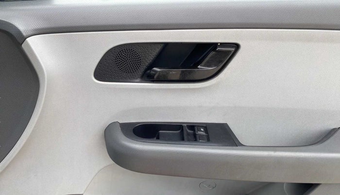 2020 Tata ALTROZ XE PETROL, Petrol, Manual, 59,254 km, Driver Side Door Panels Control