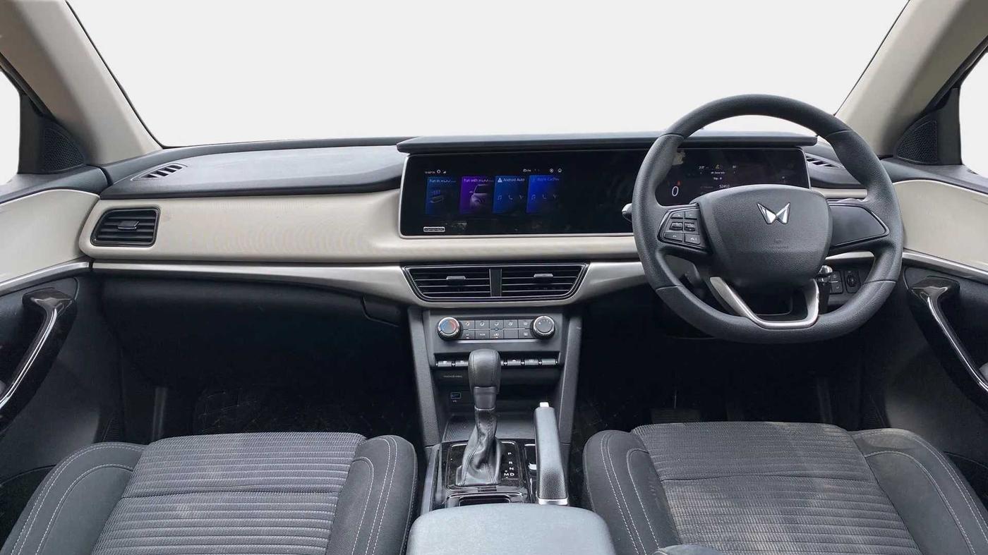 2022 Mahindra XUV700 AX 5 P AT 5 STR, Petrol, Automatic, 32,601 km, Dashboard