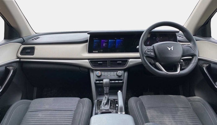 2022 Mahindra XUV700 AX 5 P AT 5 STR, Petrol, Automatic, 31,604 km, Dashboard