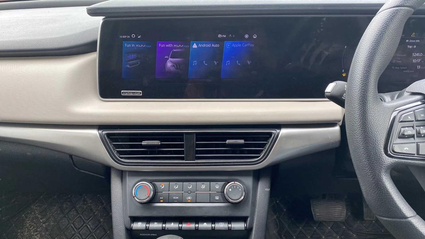 2022 Mahindra XUV700 AX 5 P AT 5 STR, Petrol, Automatic, 32,601 km, Air Conditioner