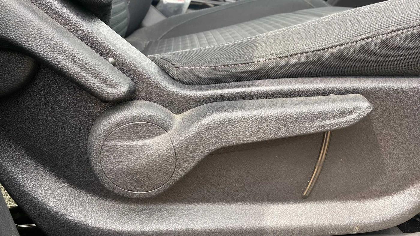 2022 Mahindra XUV700 AX 5 P AT 5 STR, Petrol, Automatic, 32,601 km, Driver Side Adjustment Panel